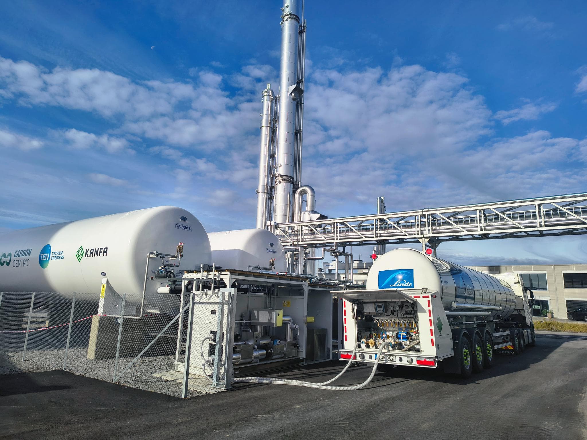 Linde Gas henter flytende CO₂ ved Rakkestad-anlegget
