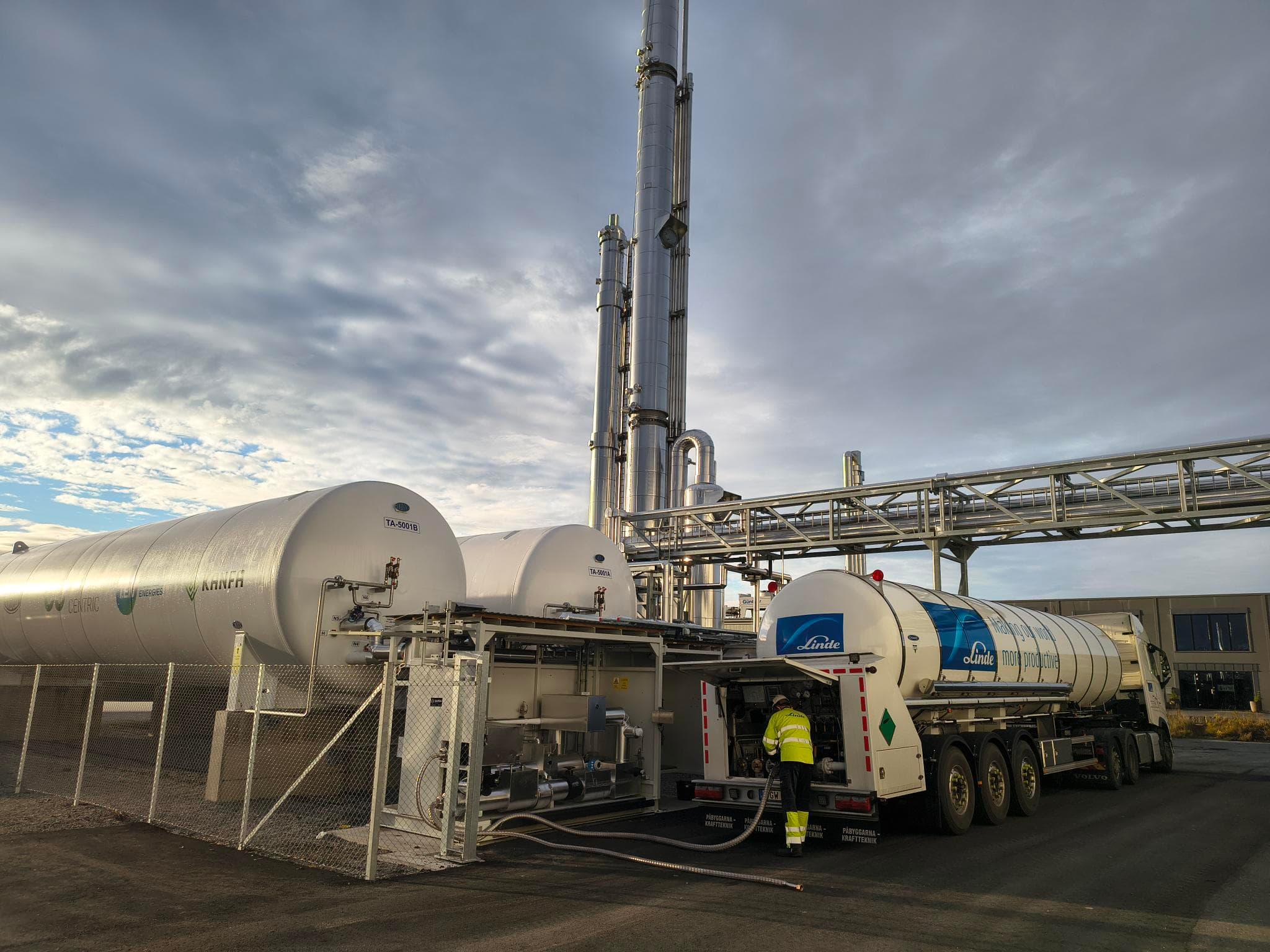Linde Gas henter flytende CO₂ ved Rakkestad-anlegget